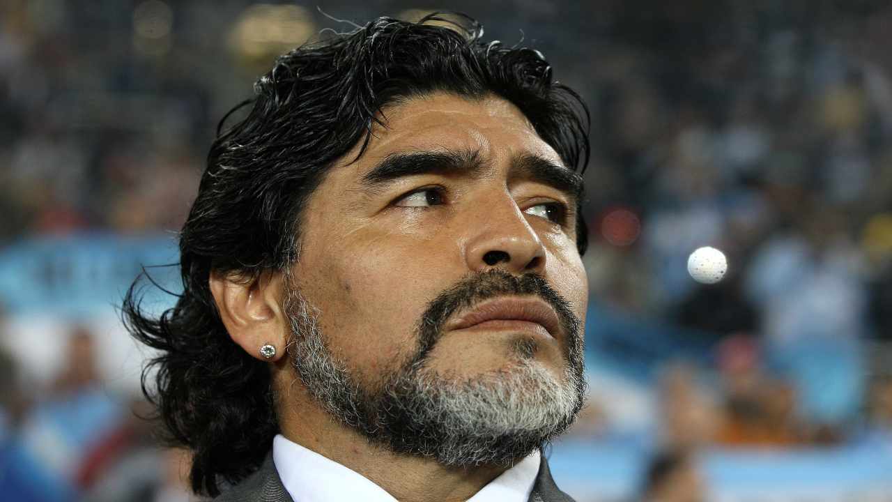 Diego Armando Maradona nel deserto