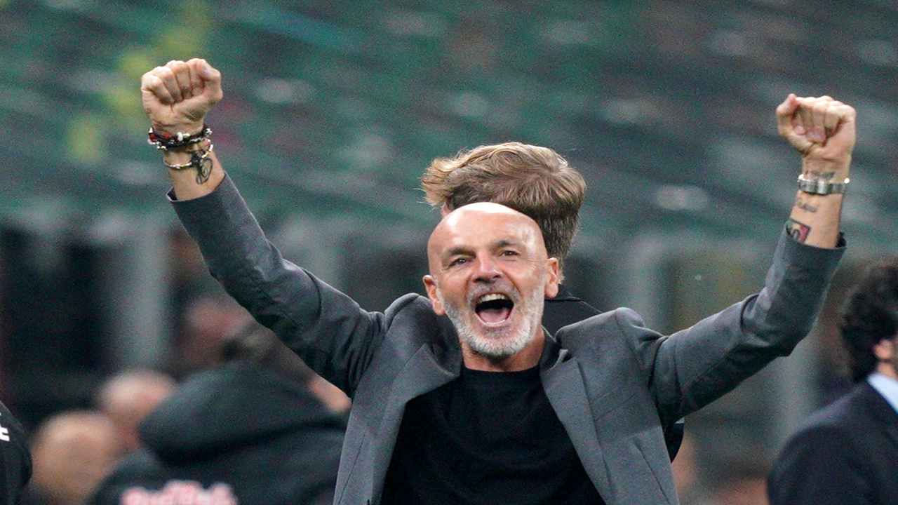 Stefano Pioli esulta dopo un gol del MIlan.