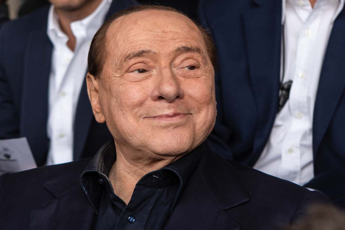 Berlusconi ha fatto sorridere la platea con una delle sue battute hot.