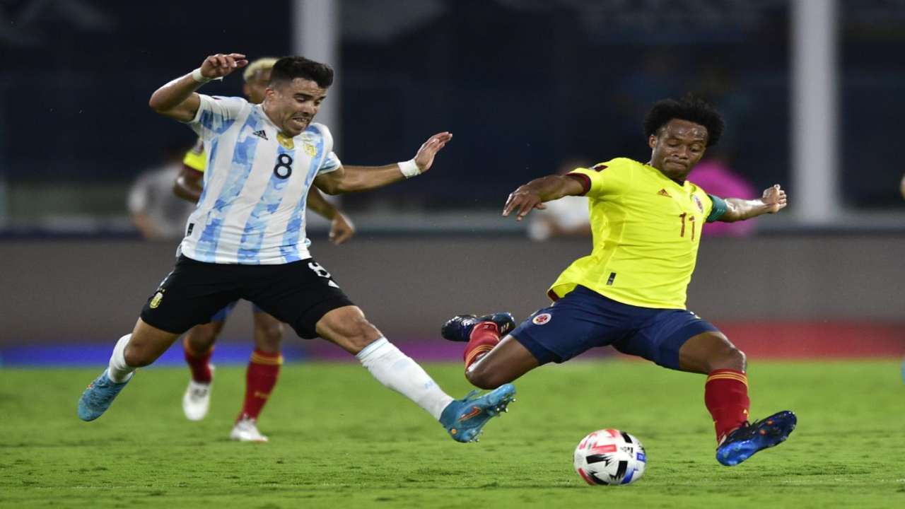 Cuadrado con la maglia della Colombia.