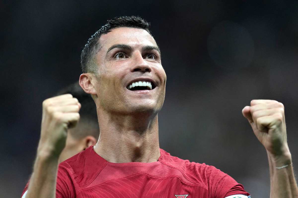 Crisriano Ronaldo saluta l'Al Nassr e torna in Europa per giocare la Champions League.