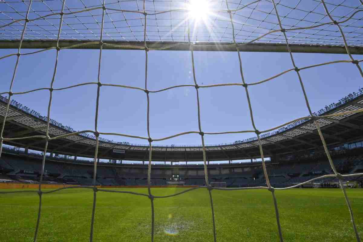 Uno stadio vuoto a simobeleggiare la crisi di tanti club italiani.