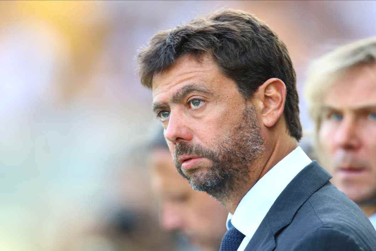 Andrea Agnelli al telefono si lamenta degli affari andateimale. 