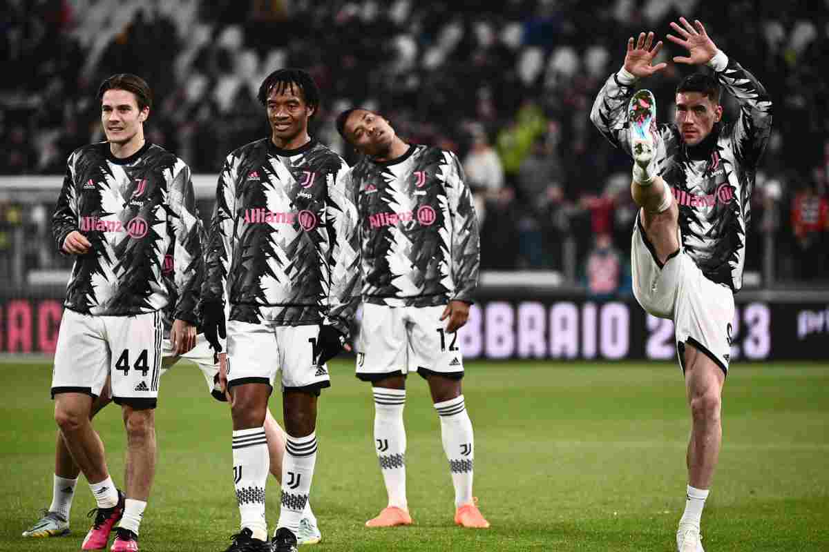 Alex Sandro Juventus fuori rosa