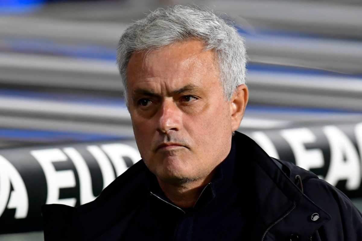 Um grande atacante Mourinho tem um novo nome para o banco Giallorossi