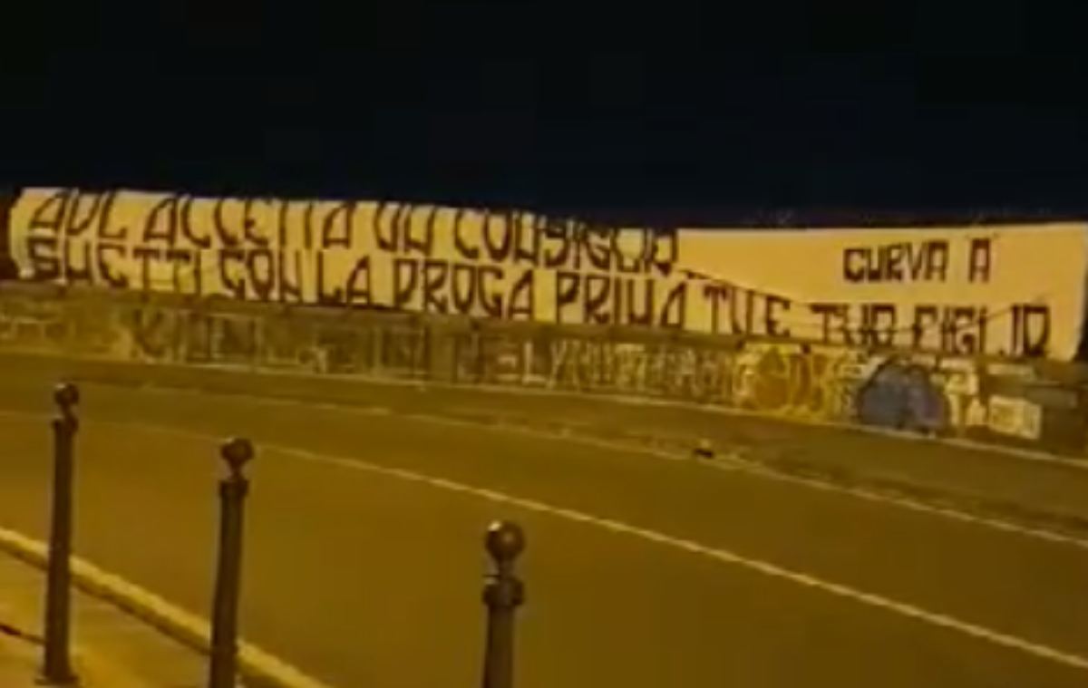 Napoli striscione De Laurentiis