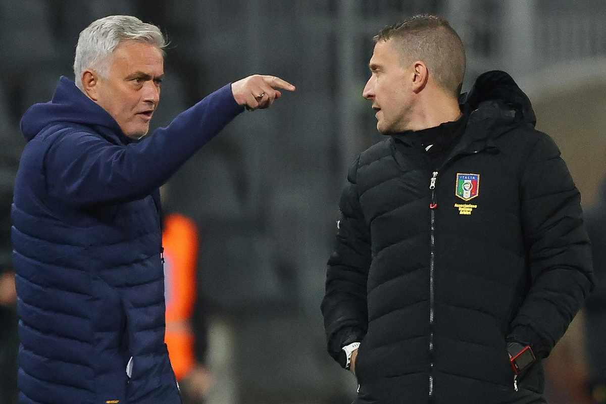 Mourinho e Serra durante Roma-Cremonese