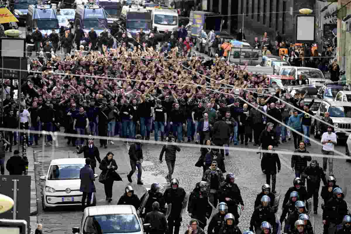 Tifosi Eintracht a Napoli - CalcioNow.it