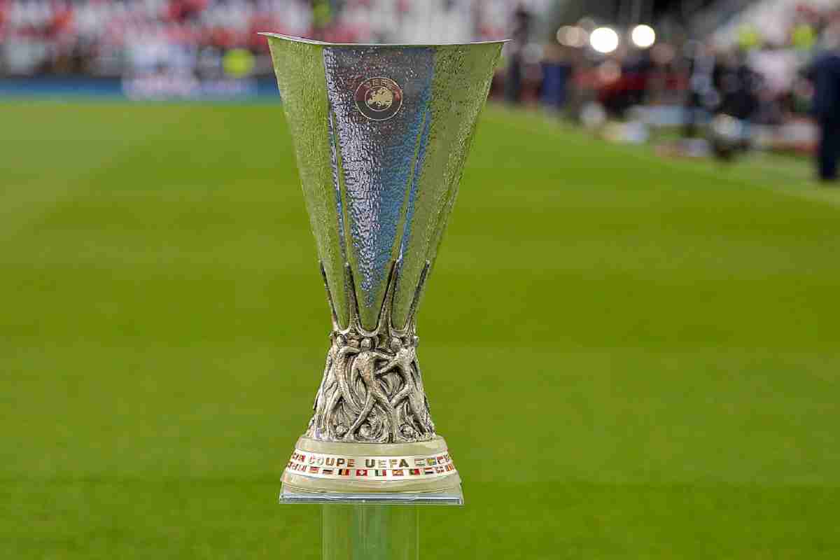 Chi vince l'Europa League va in Champions. 