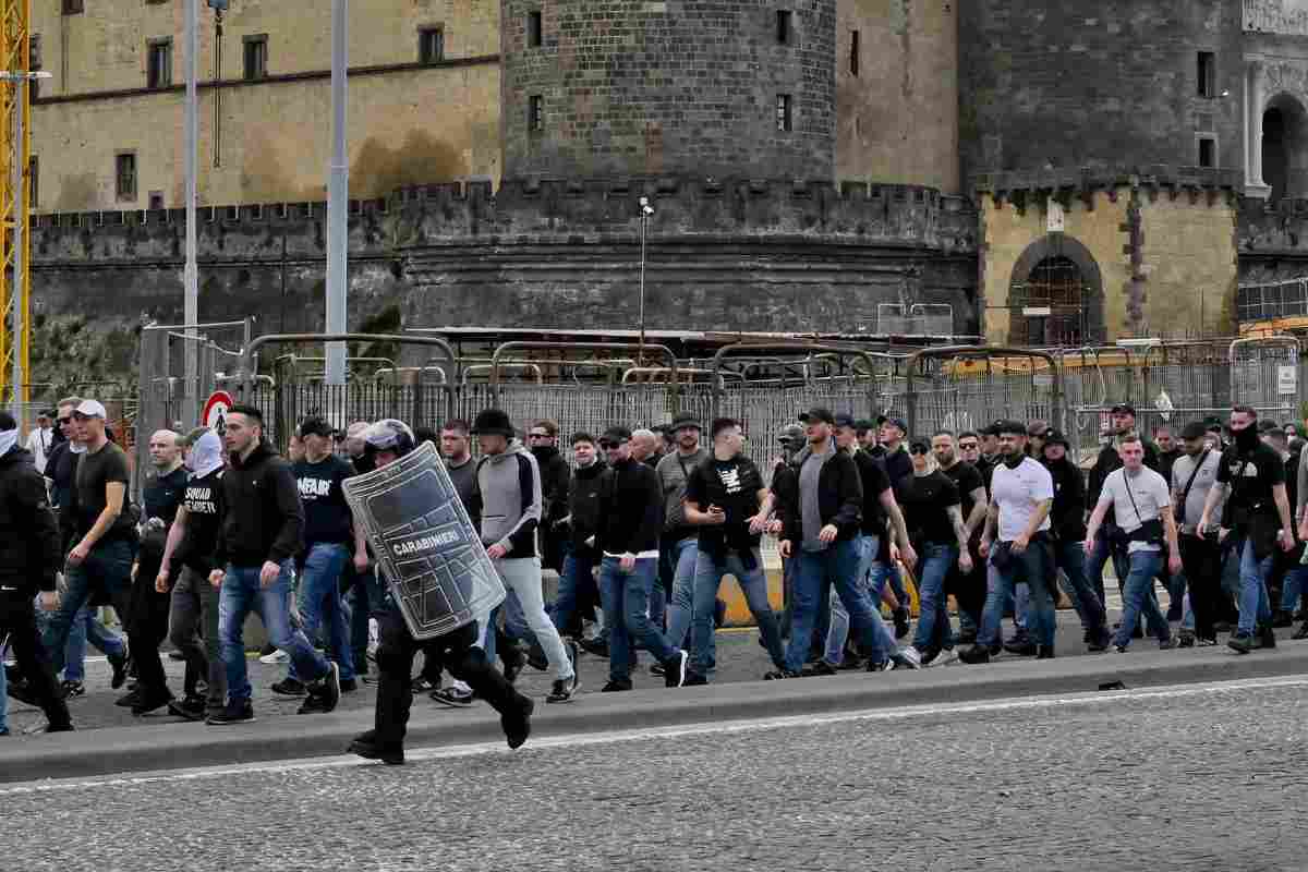 scontri napoli tifosi eintracht francoforte