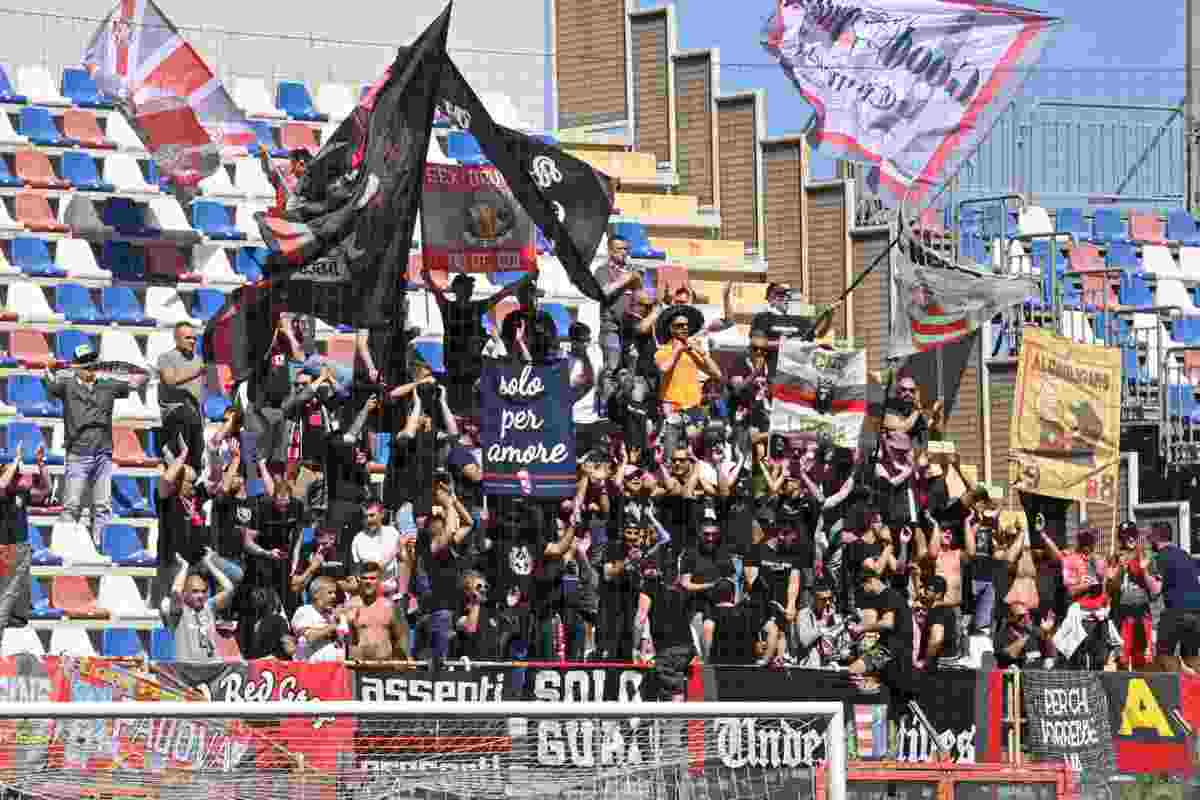 Tifosi del Crotone.