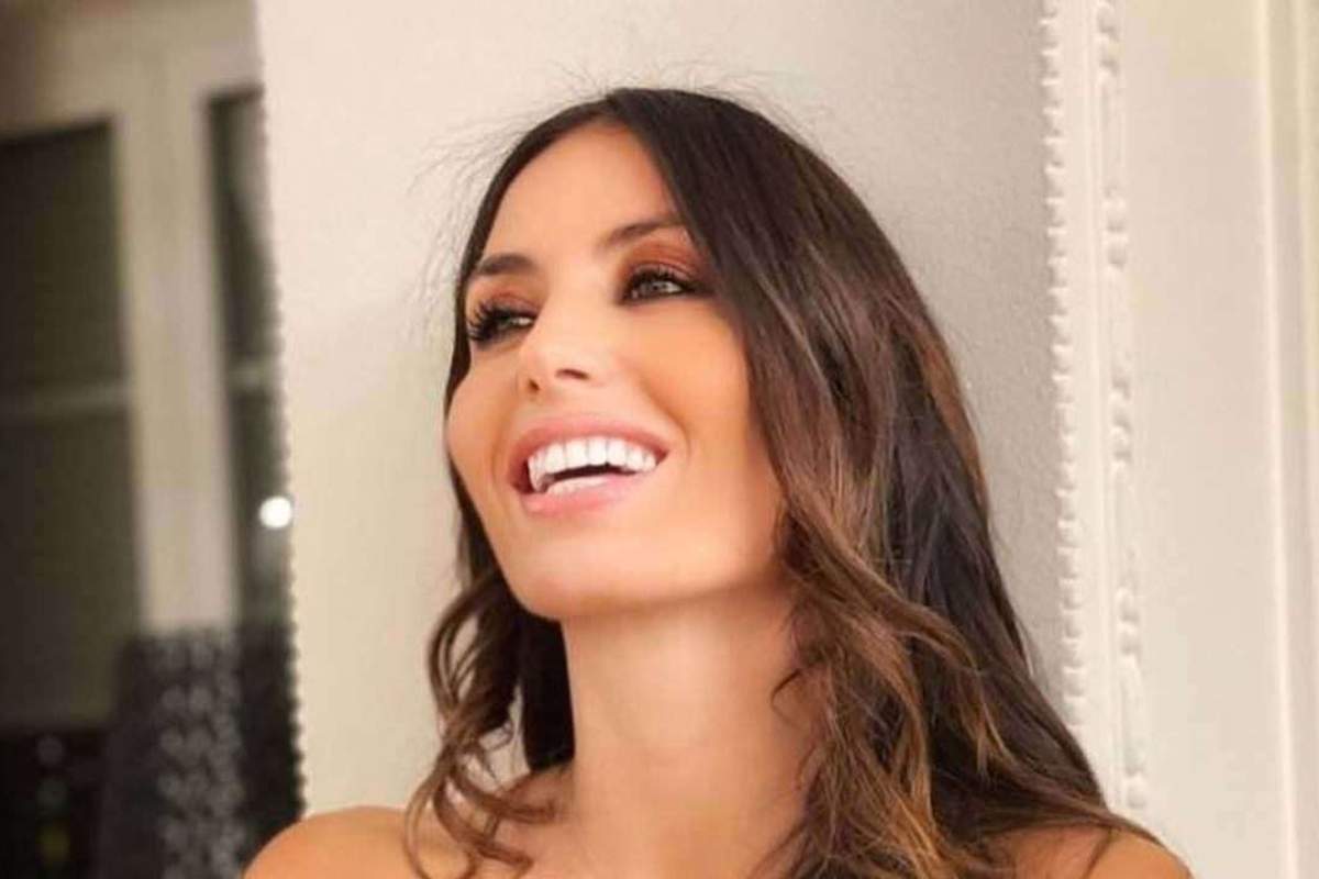 Elisabetta Gregoraci, scollatura illegale: che scatto