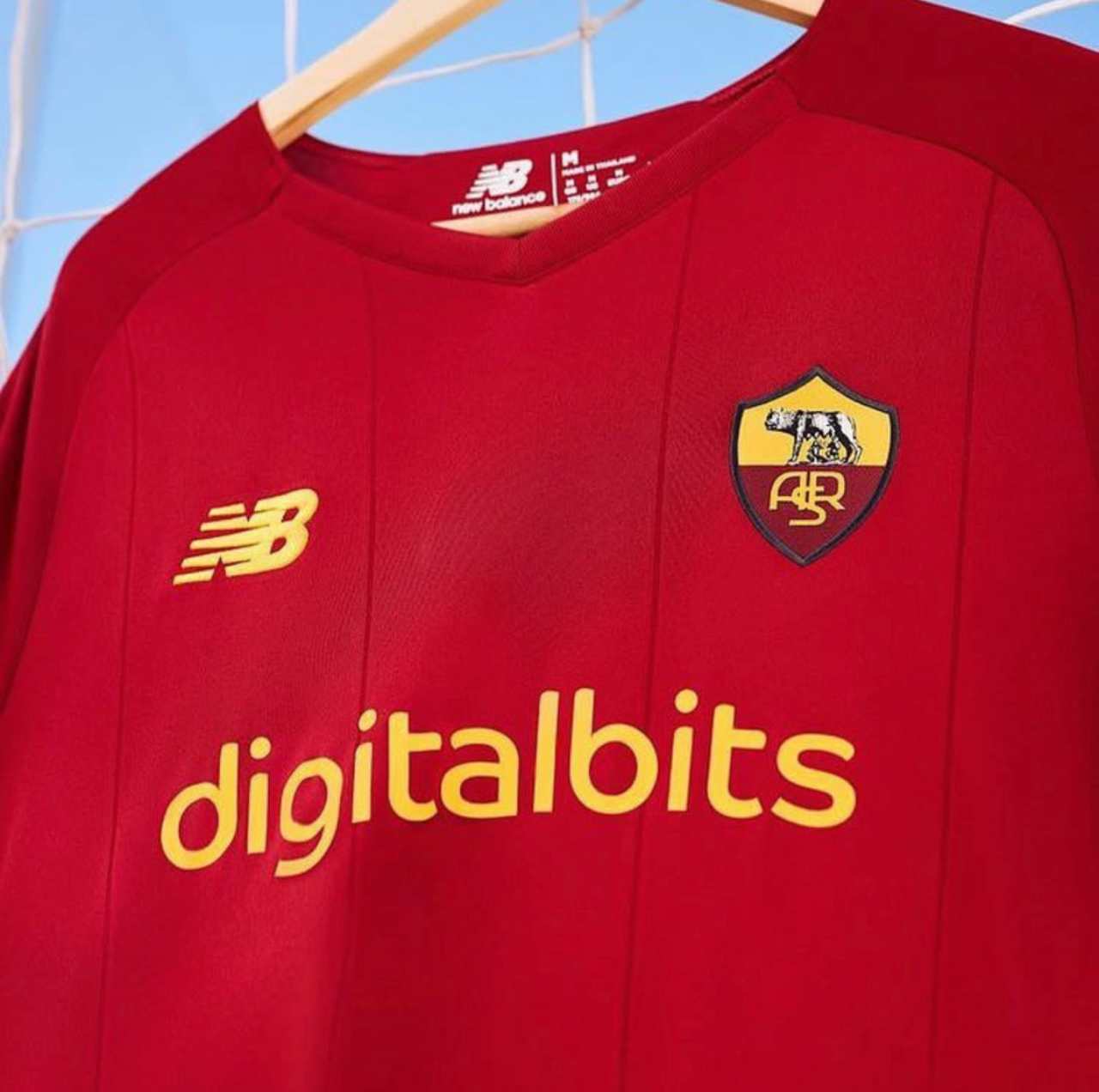Roma sponsor DigitalBits - Calcionow (foto Instagram @forzaroma_forzalupi_)