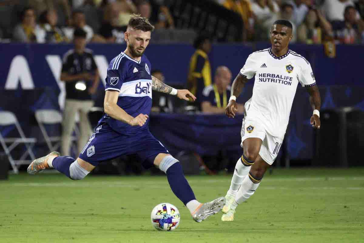 Douglas Costa in azione con i LA Galaxy