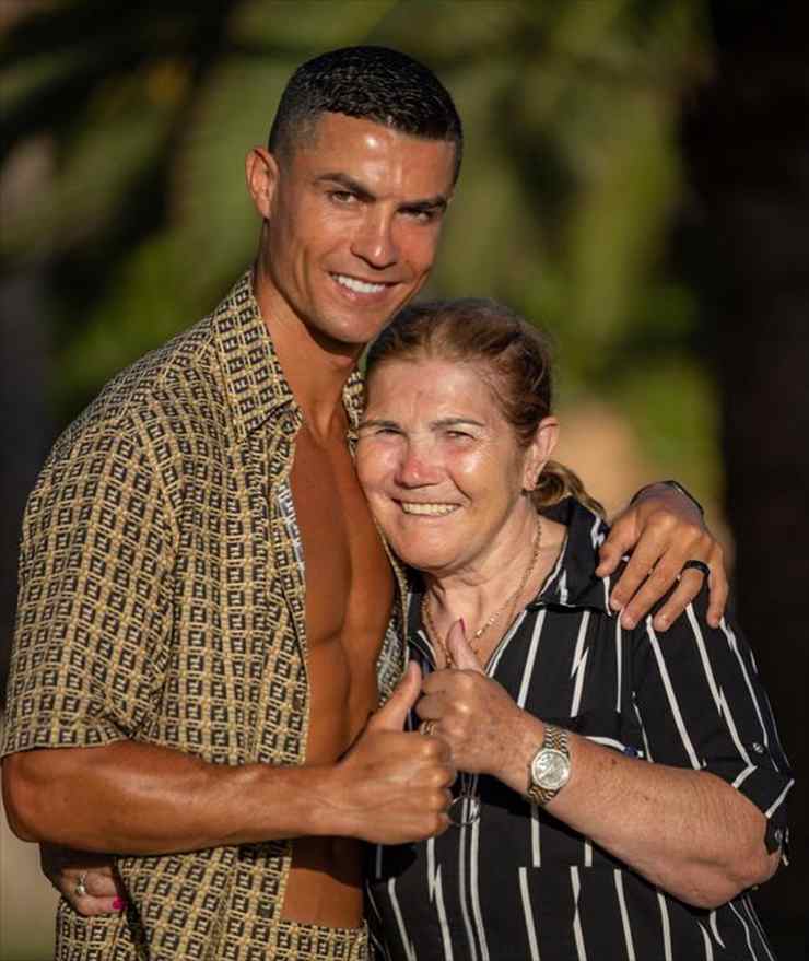 Crisi Ronaldo-Georgina, accuse alla mamma di CR7