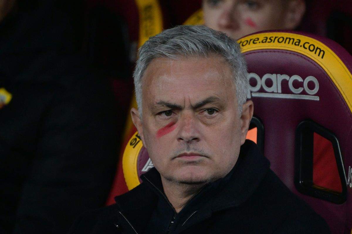 José Mourinho via da Roma