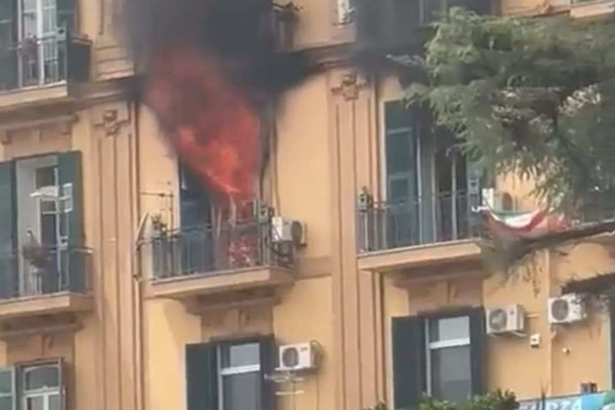 Incendio Napoli Chiaia