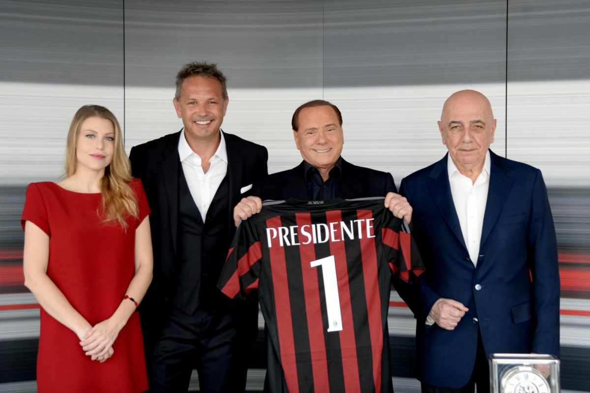 Berlusconi che carezza a Mihajlovic