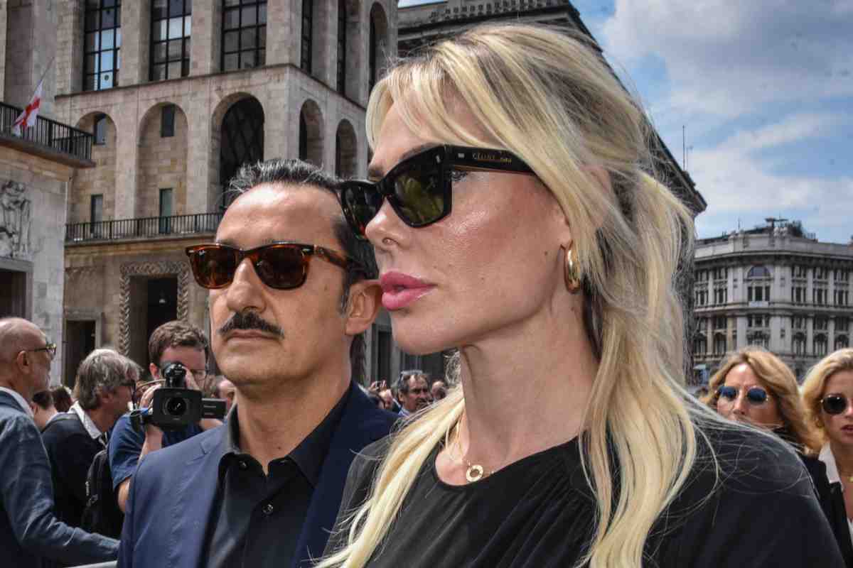 Ilary Blasi, l'omaggio a Berlusconi