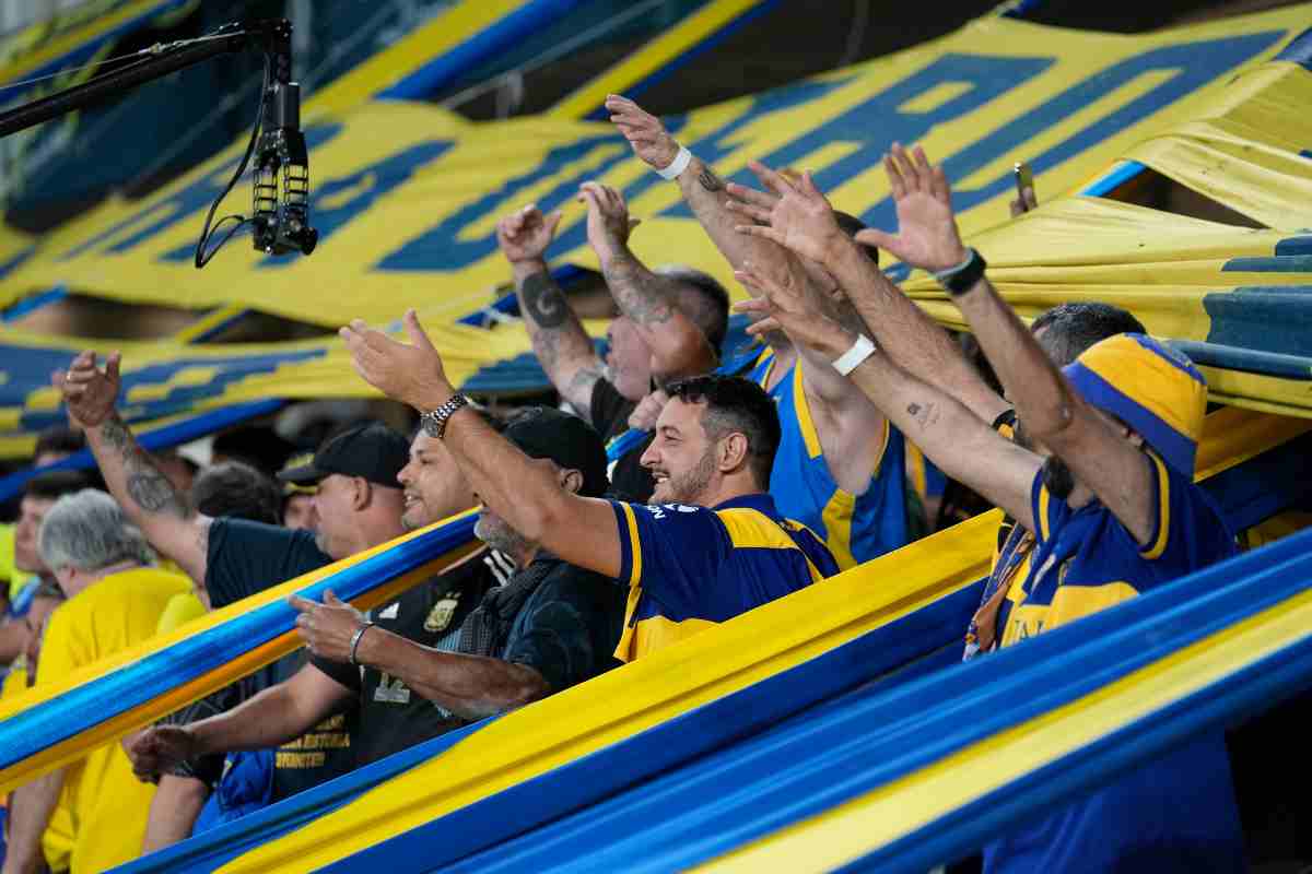 Scontri tra tifosi del Boca Jrs e Colo Colo