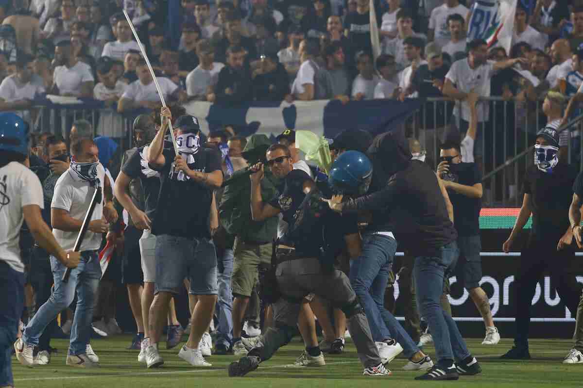 Tifosi Brescia, vergogna allo stadio