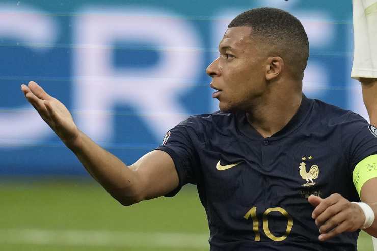 Kylian Mbappe messo fuori rosa dal club