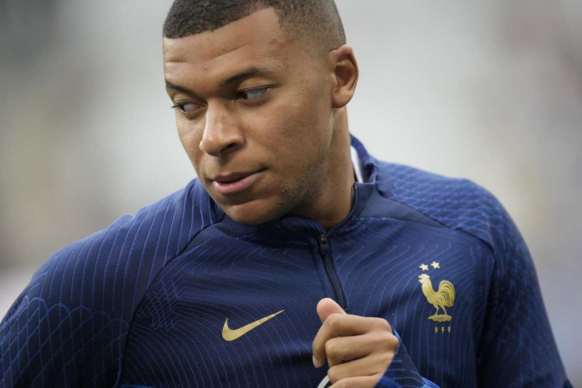 Kylian Mbappe messo fuori rosa dal club