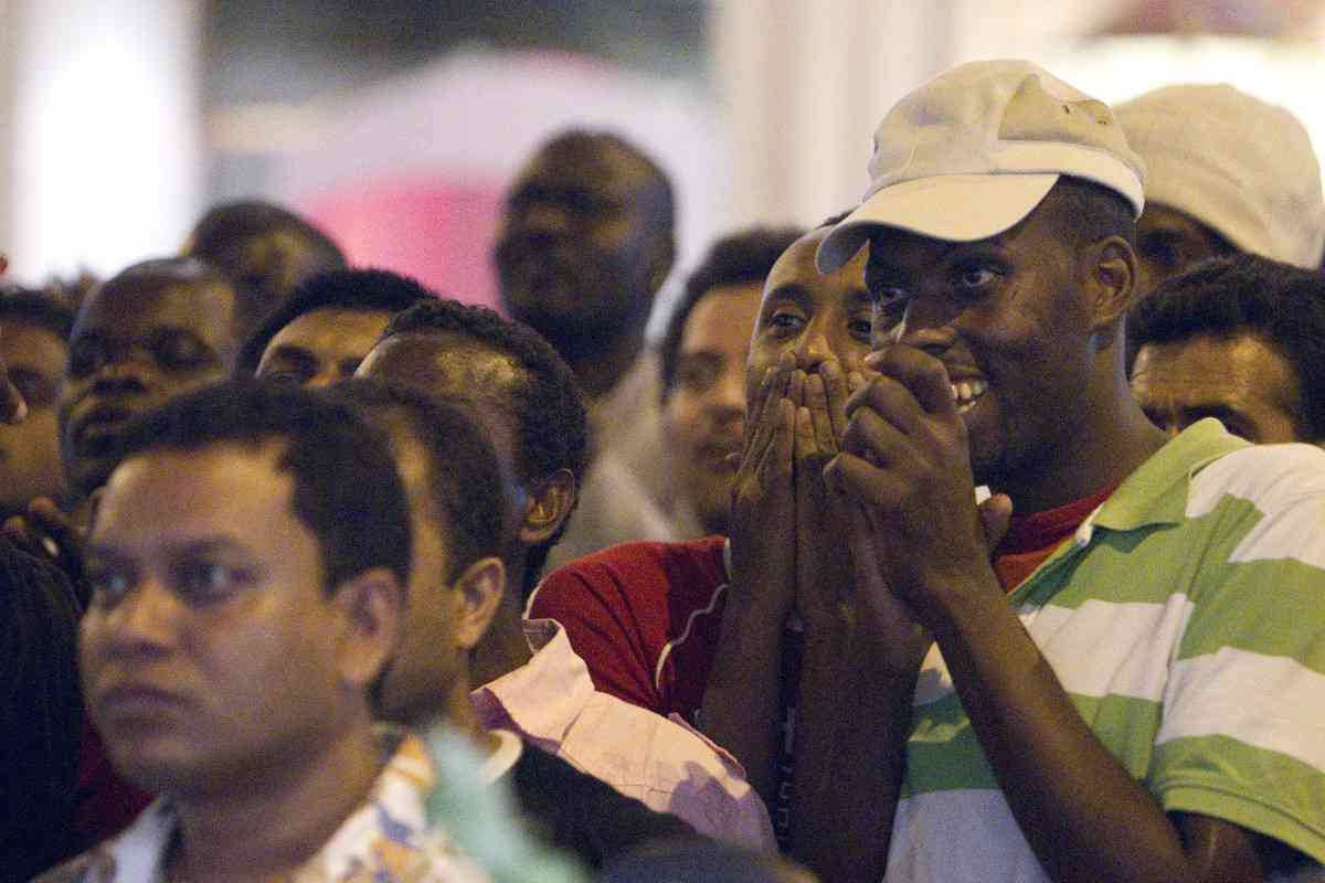 Tifosi in ansia per le sorti del campione