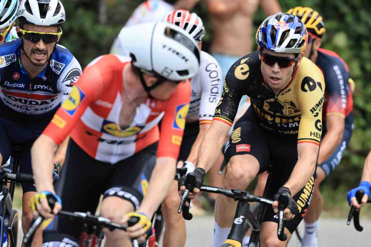 Tour de France: si verifica di nuovo una maxi caduta