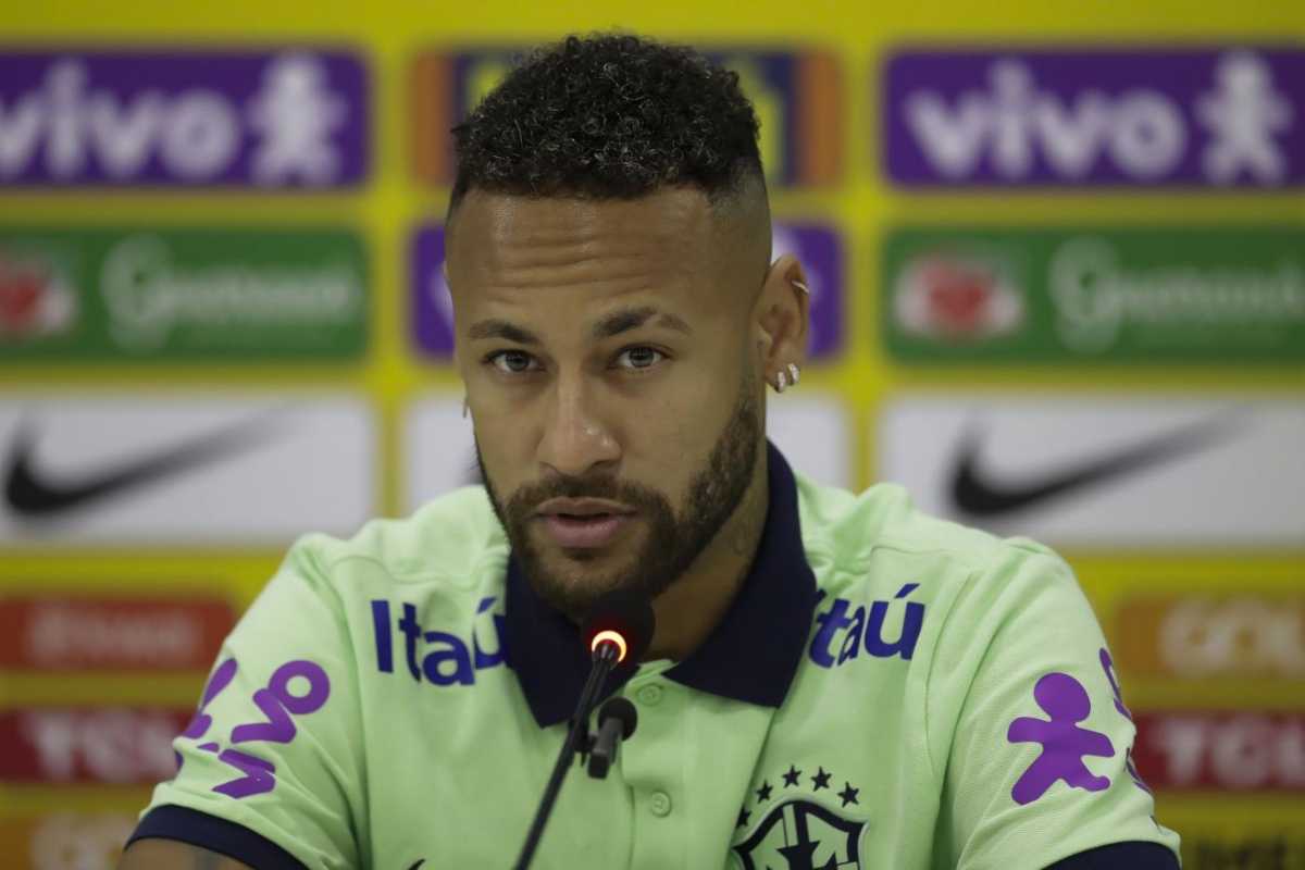 Neymar regalo ai compagni