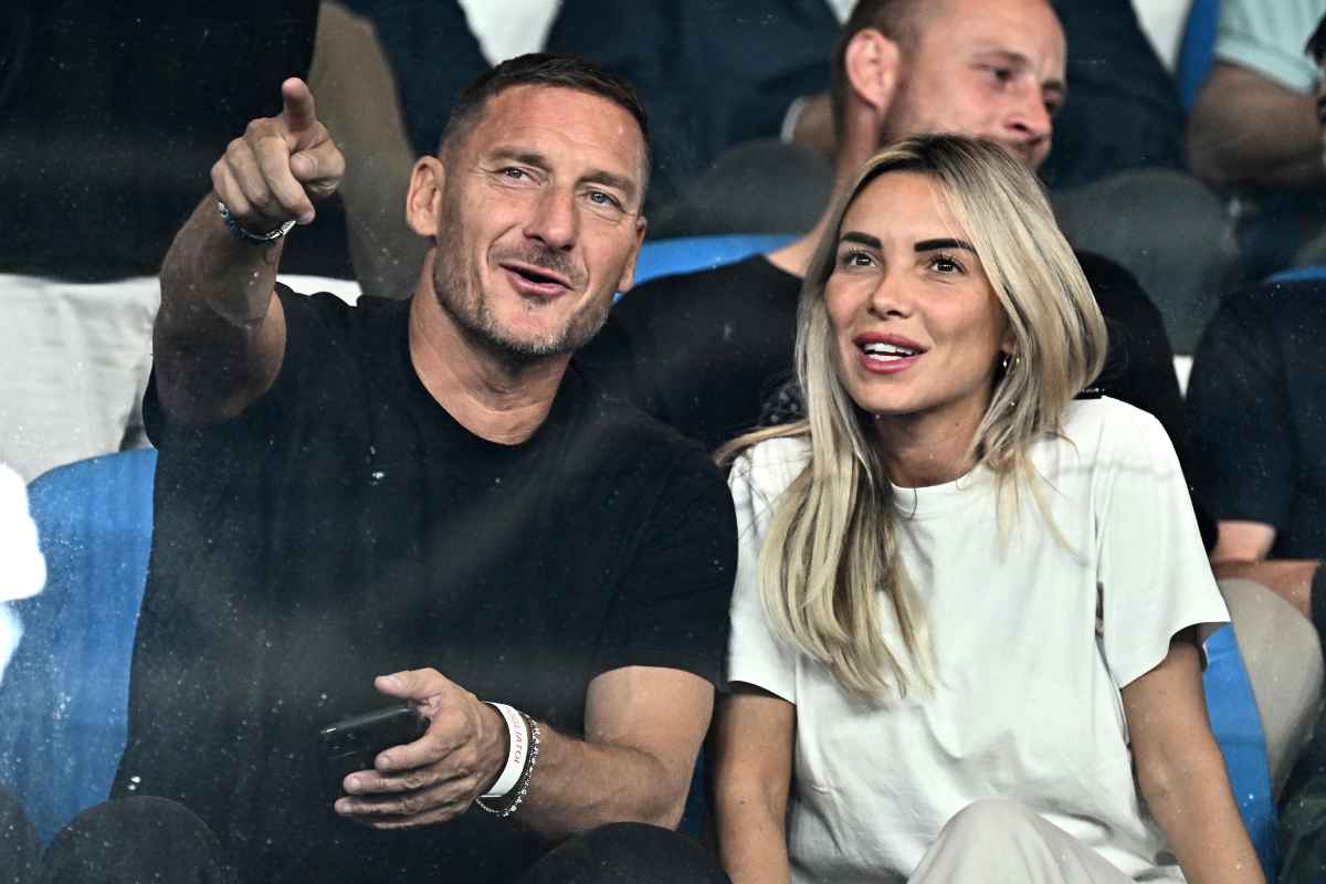 Francesco Totti, regalo Noemi Bocchi