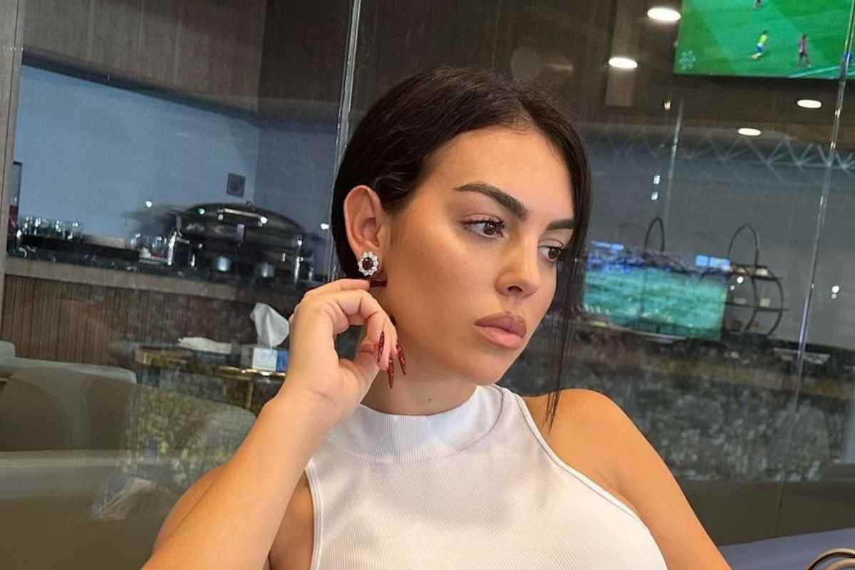 Georgina Rodriguez primo piano vestito aderente