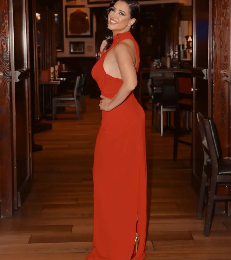 Claudia Ruggeri abito rosso fuoco