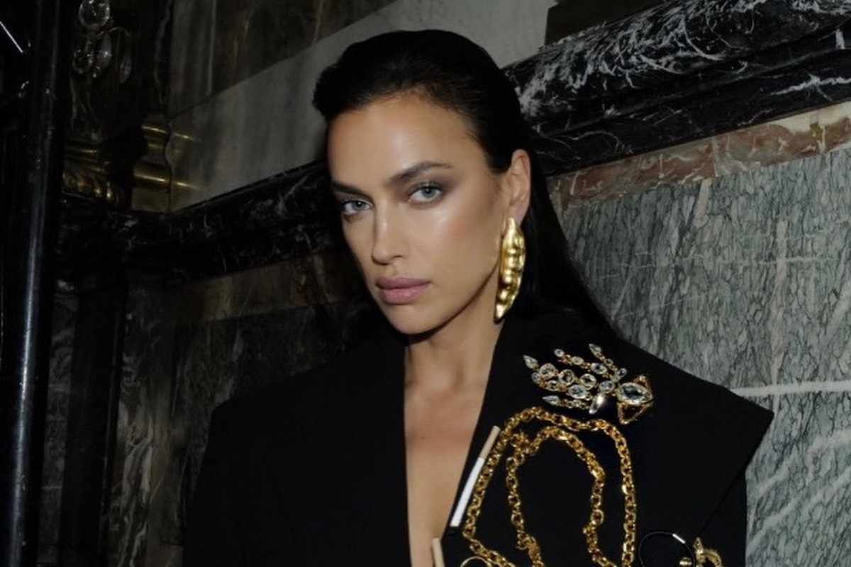 Irina Shayk, visione rovente in minigonna