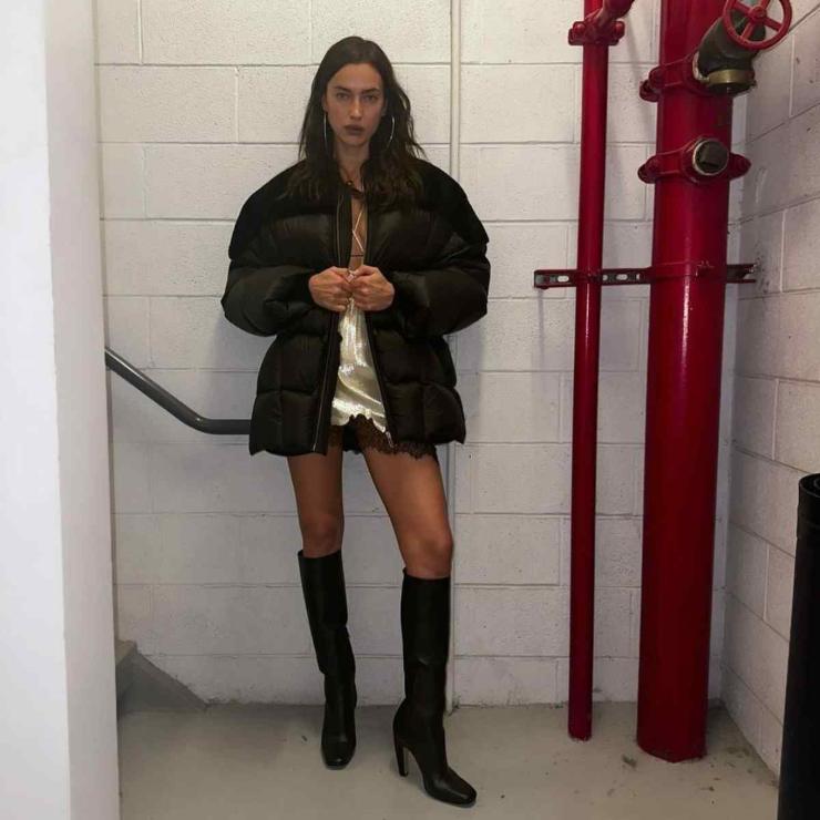 Irina Shayk, look piccante in quel di New York