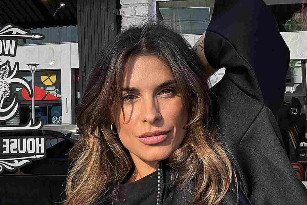 Elisabetta Canalis selfie specchio scollatura