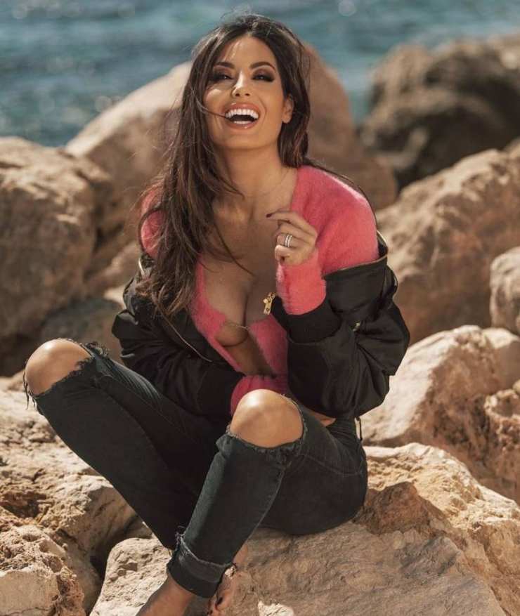 La scollatura di Elisabetta Gregoraci manda in tilt Instagram