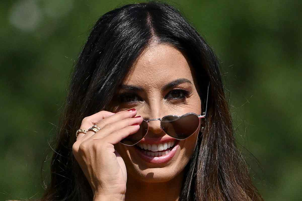 La scollatura di Elisabetta Gregoraci manda in tilt Instagram 