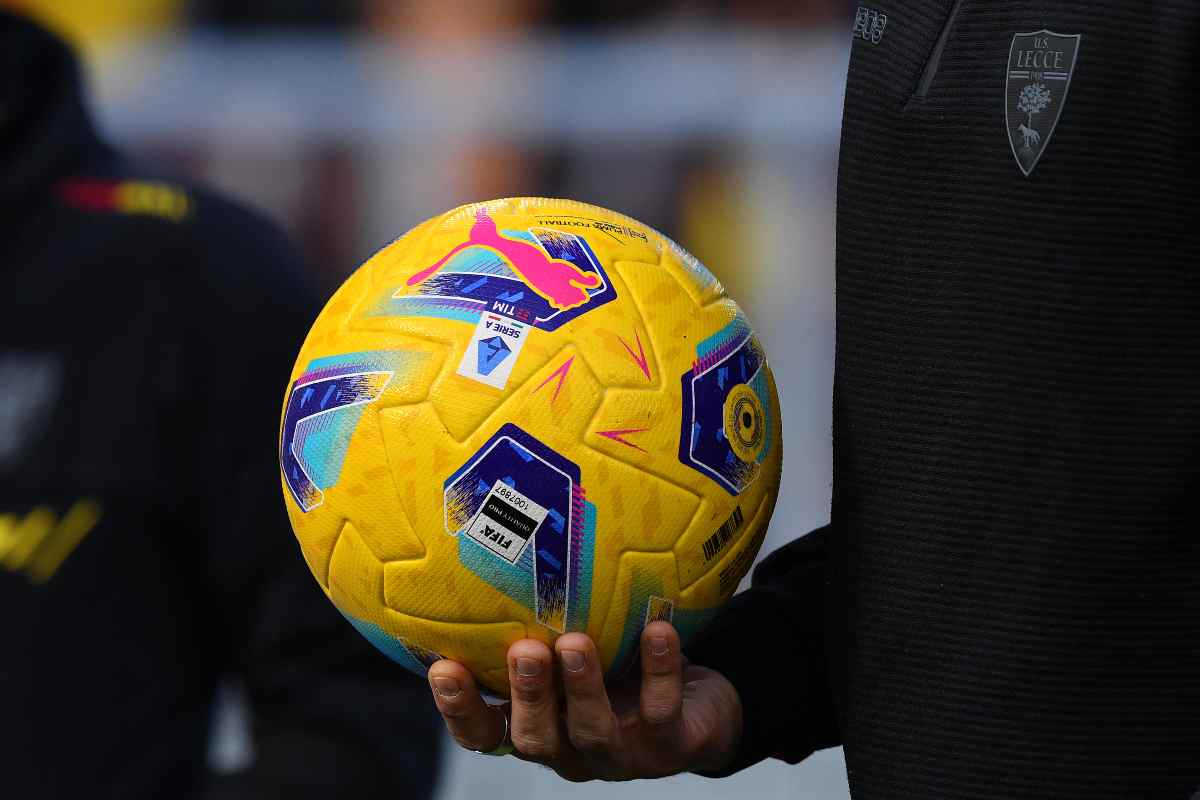 Sputi, gomitate e tv rotta: il club sospende il giocatore fino a fine gennaio