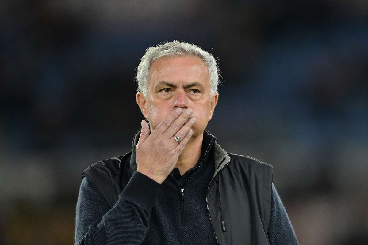 Roma squalifica Mourinho