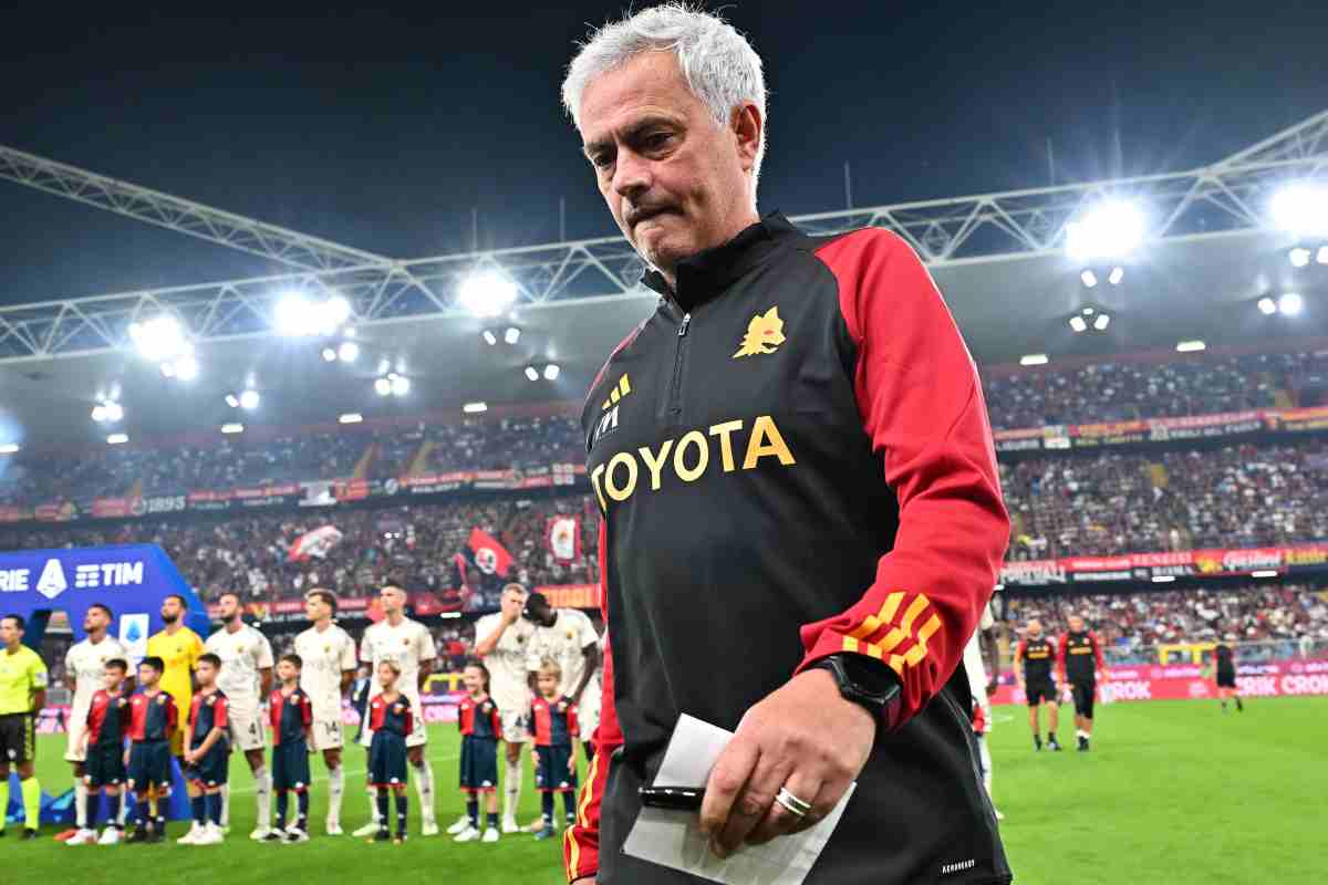 Roma, il mercato può togliere un titolare a Mourinho: pronti 40 milioni
