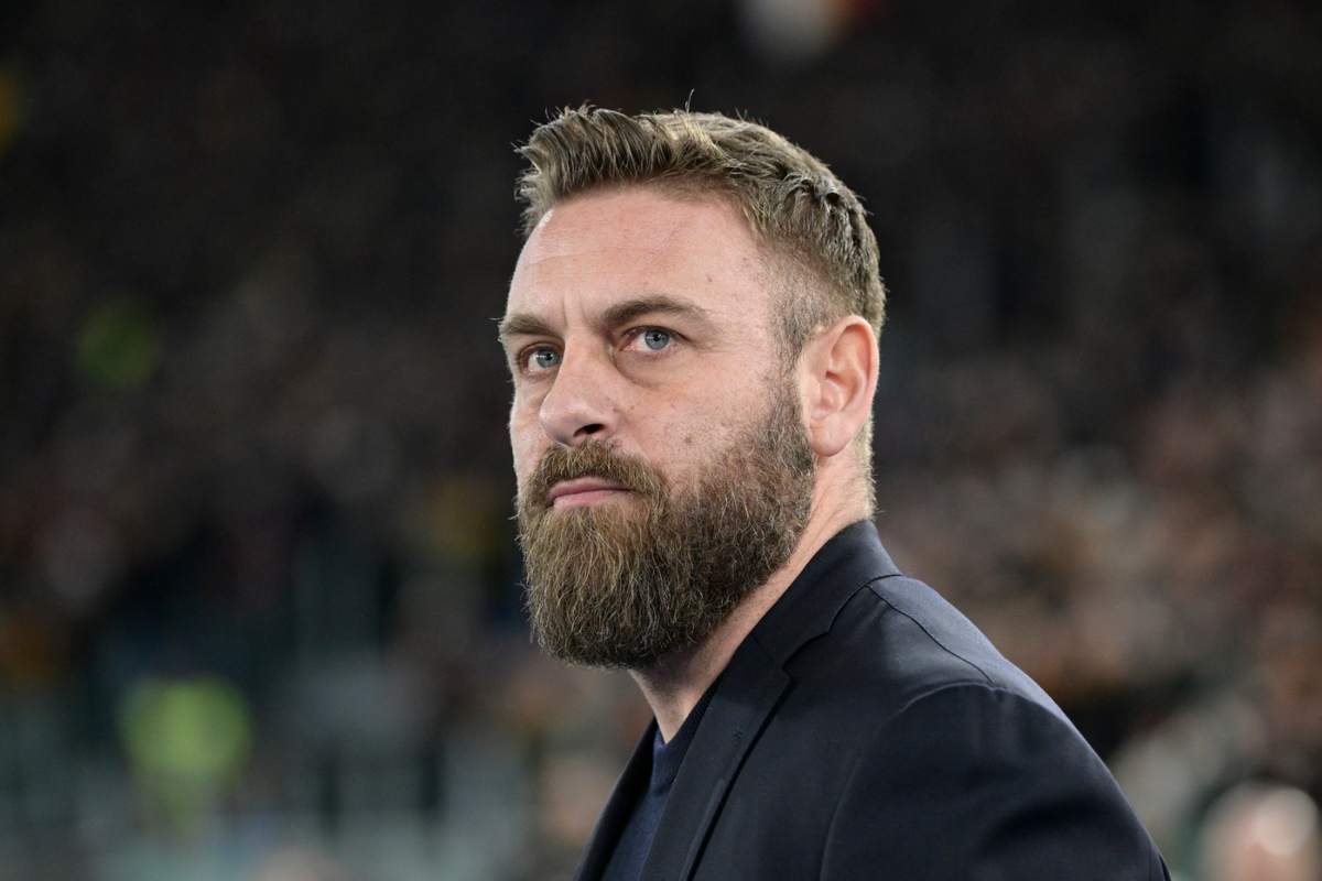 I tifosi fanno cori per De Rossi e Mourinho, critiche aspre per la società