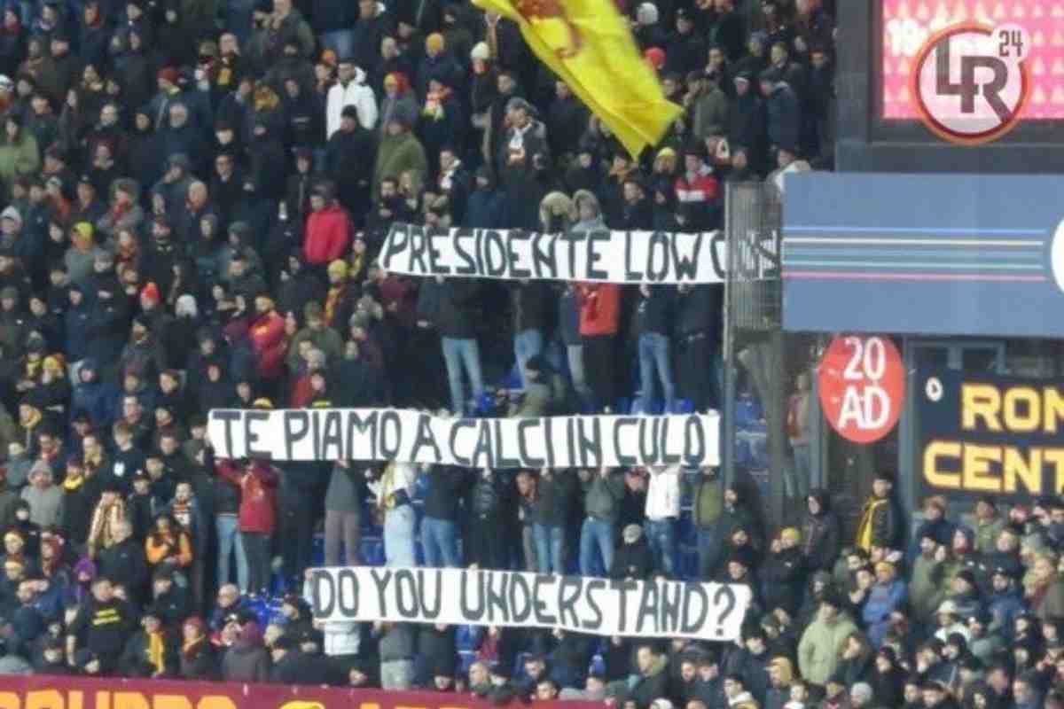 Striscione molto duro contro i Friedkin da parte della Curva Sud