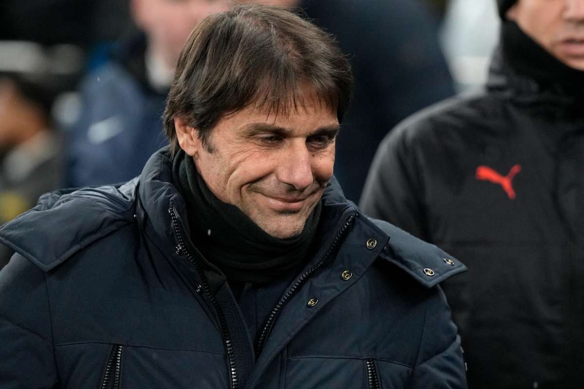 Antonio Conte si è offerto al Barcellona