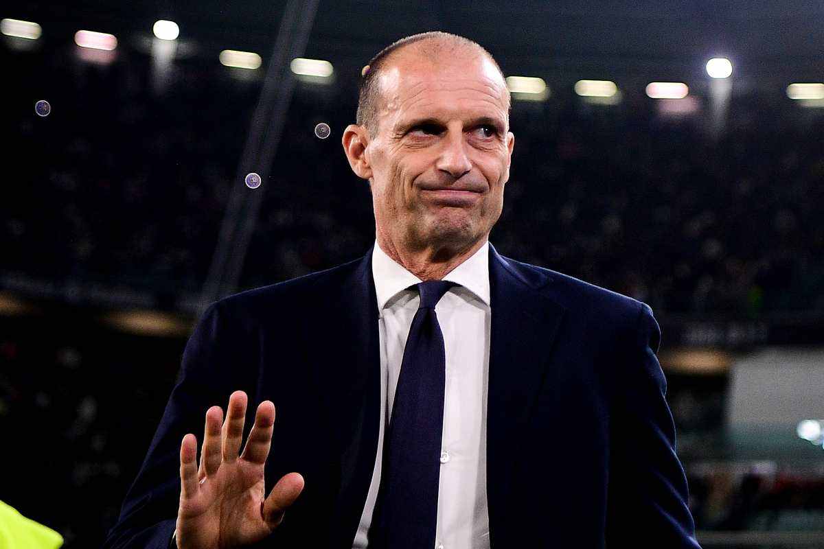 Replica all'attacco dell'agente di Allegri