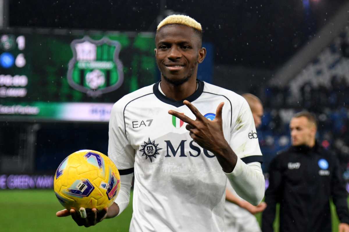 Victor Osimhen può trasferirsi al Manchester City grazie alla clausola