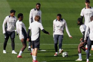David Alaba in una sessione d'allenamento