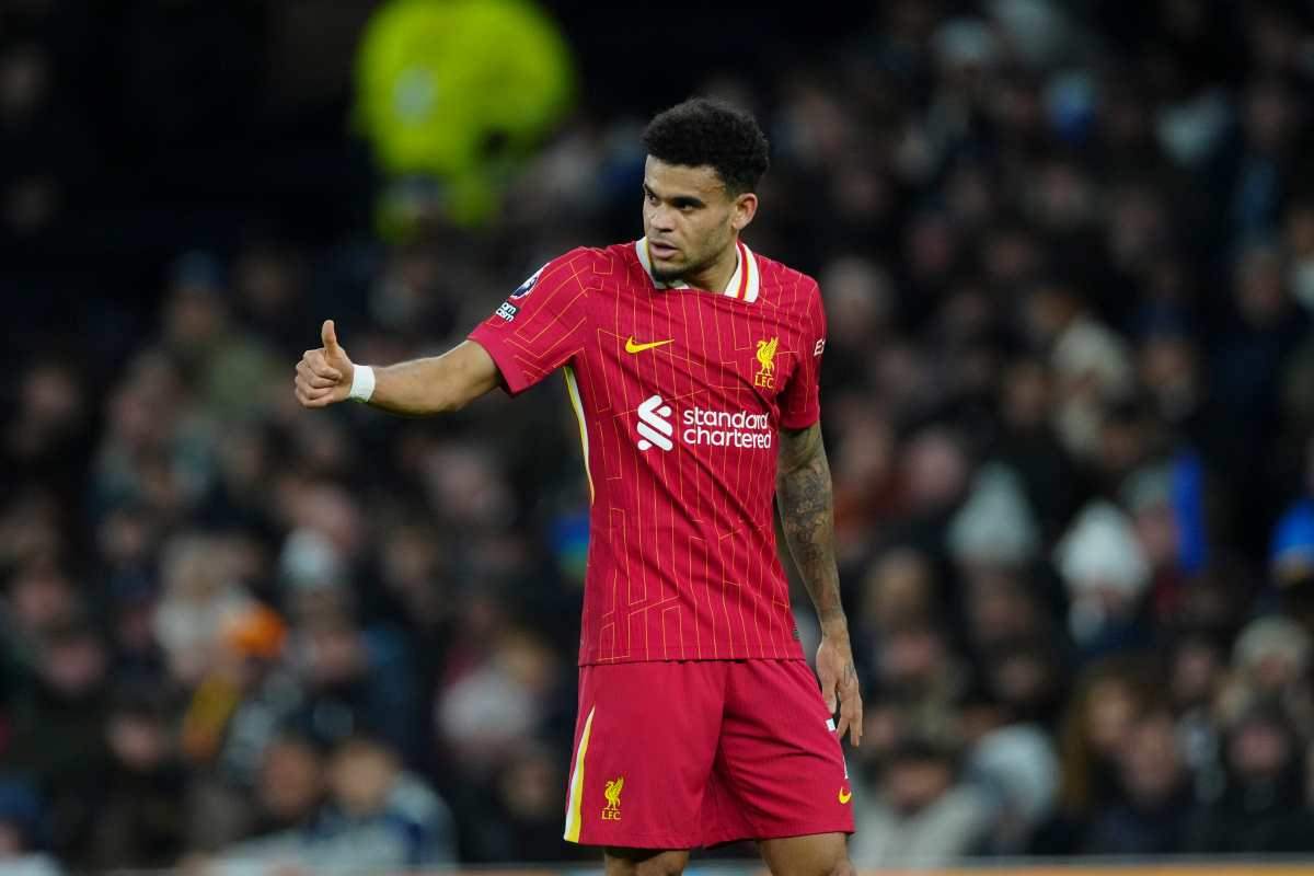 Luis Diaz in campo con il Liverpool