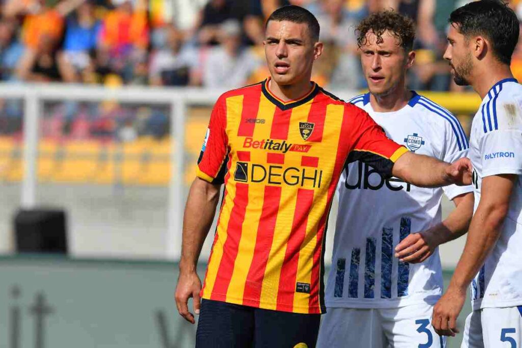 L'attaccante del Lecce Nikola Krstovic