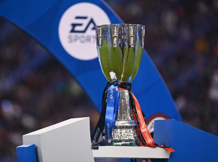 Il trofeo della Supercoppa Italiana